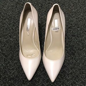 New! BCBG White pump